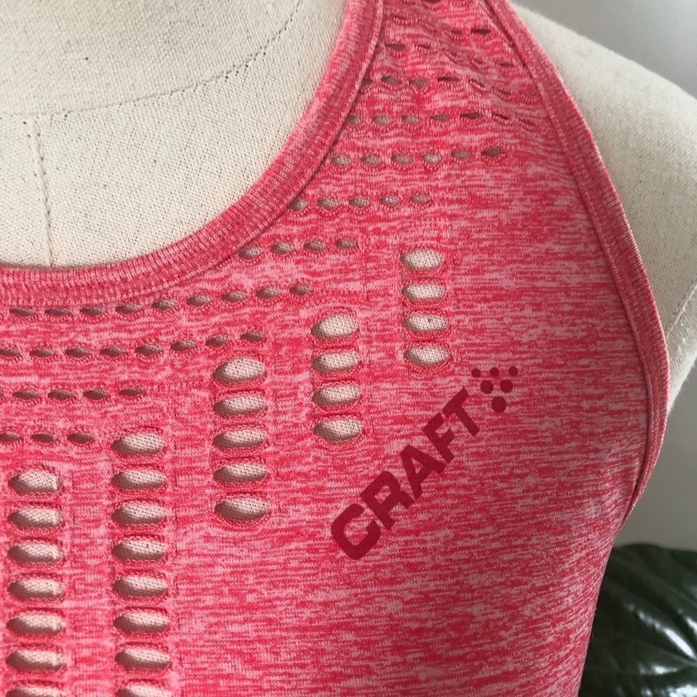 Craft Core Seamless Pink Run Tank Small - Picture 4 of 8